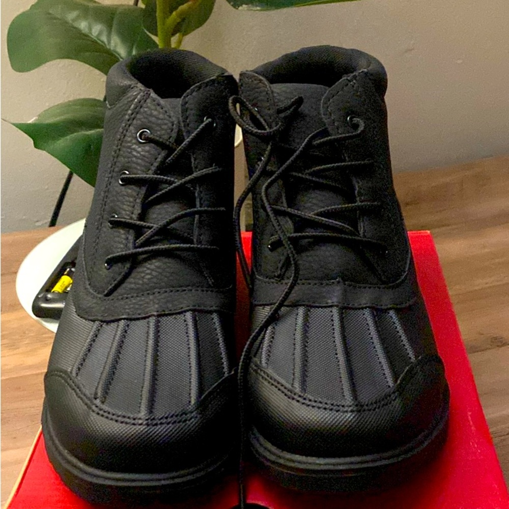 Brand new Levi’s black boots size 5 1/2